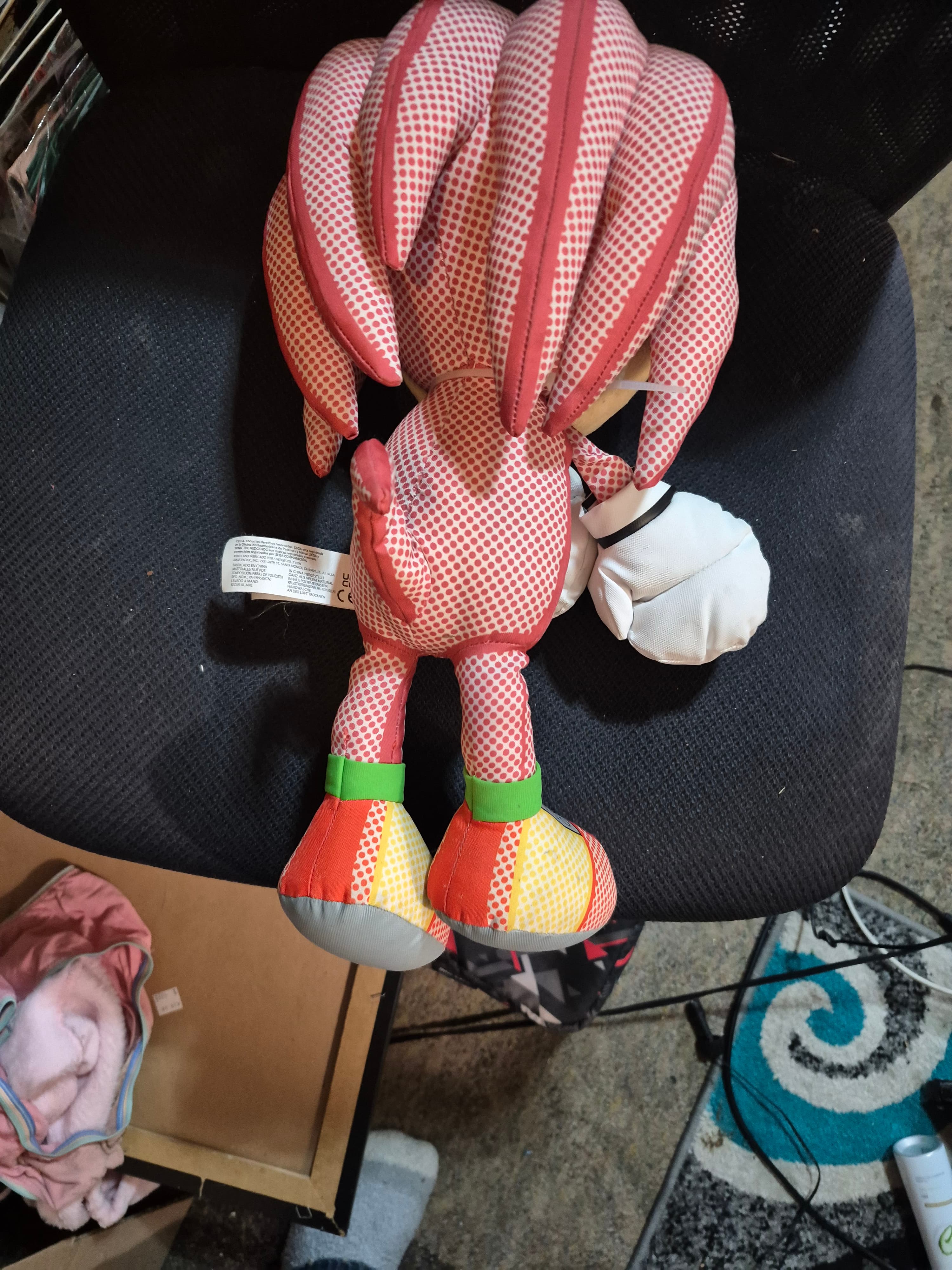 knuckles plush from Sonic the Hedgehog - Thumbnail 3