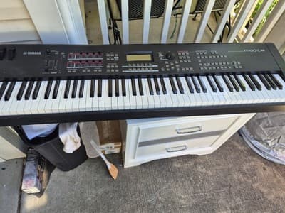 Yamaha MOX8 88-Key Weighted Digital Keyboard Synthesizer USB MIDI Production - Thumbnail 3