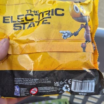 PhatMojo The Electric State Minifigures Blind Pack Marshall Blitz Penny Pal - Thumbnail 2