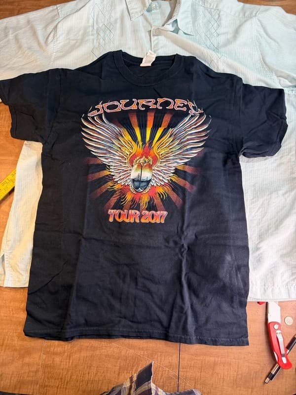 Journey 2017 Concert Tour Graphic Band T-Shirt Size Medium