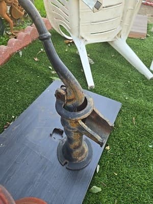 Antique Cast Iron Hand Water Pump Outdoor Well - Thumbnail 4