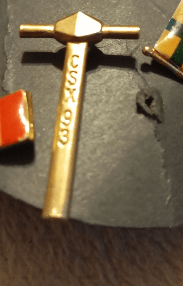 CSX 93 Hammer Lapel Hat Pin Locomotive Engineer Railroad Train Collectible NEW - Image 1