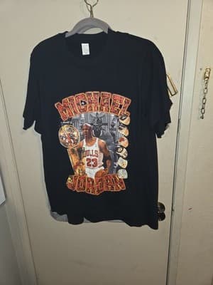 Michael Jordan Chicago Bulls GOAT Champion vtg retro style design Black T-Shirt - Image 1