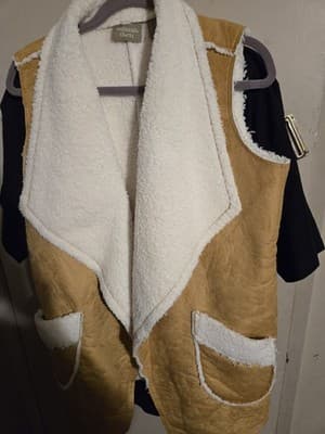 Denim & Co. Naturals Reversible Faux Suede to Sherpa Women's Vest Size L - Thumbnail 2