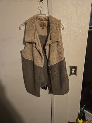 Koolaburra by UGG Size Large Brushed Back Sherpa Vest - Image 1