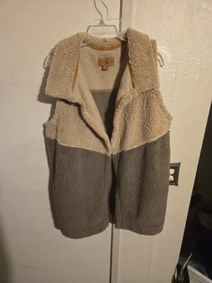 Koolaburra by UGG Size Large Brushed Back Sherpa Vest - Thumbnail 3