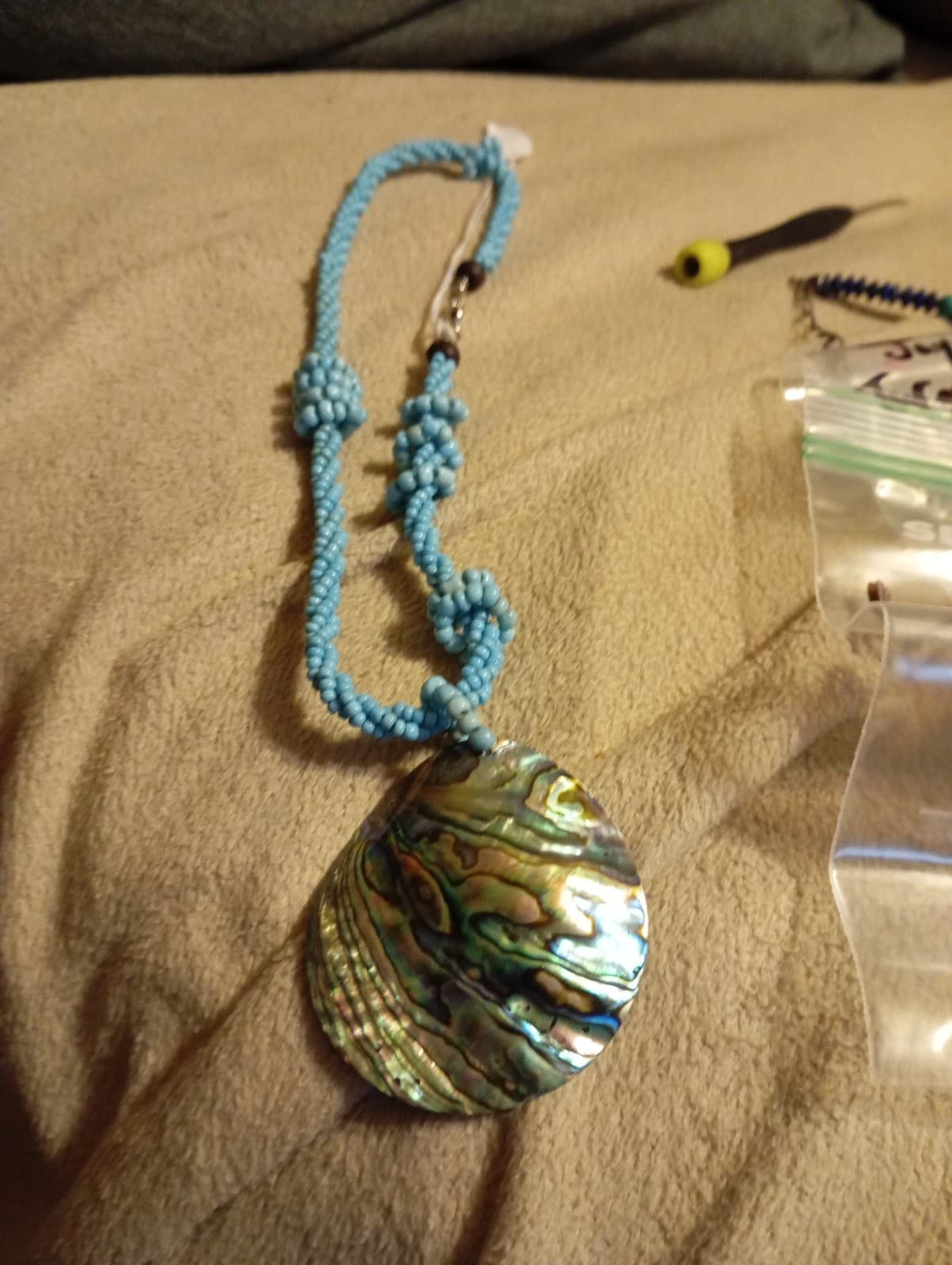 Lee Sands Pāua Abalone Shell Turquoise Blue Bead 17.5" Necklace Pendant Signed - Image 1