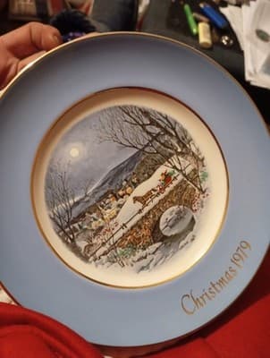 Vintage Christmas Collector Plate Avon Wedgwood Dashing Through the Snow 1979 - Image 1