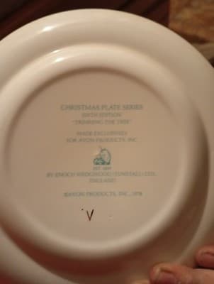 9" Vintage Trimming The Tree Christmas 1978 Collectors Plate Avon Enoch Wedgwood - Thumbnail 2