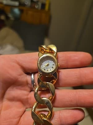 Woman's Watch with Heavy Gold Tone Chain Band **Nice** B127 ZC - Thumbnail 3