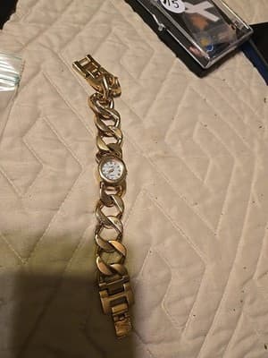 Woman's Watch with Heavy Gold Tone Chain Band **Nice** B127 ZC - Thumbnail 2