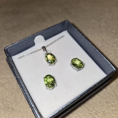 NEW Sterling Silver 925 Green Peridot Oval Necklace & Stud Earring Jewelry Set - Image 1