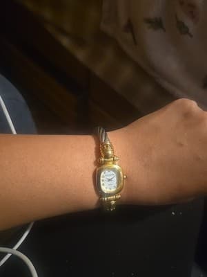 Vtg Joan Rivers Classics Women Dress Coil Wire Bangle Quartz 22mm Watch 6 1/4" - Thumbnail 3