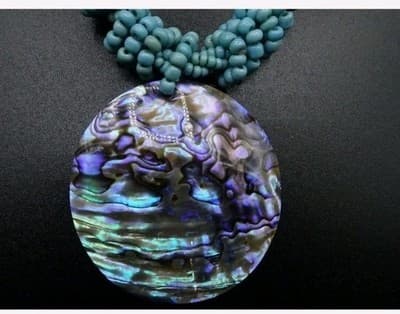 1970s Lee Sands 18" Turquoise Beaded Necklace + Mother of Pearl Round Pendant - Thumbnail 2