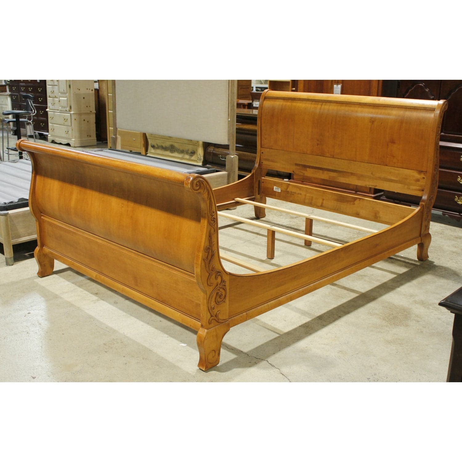 Ethan Allen Queen Sleigh Bed - Maple Finish - Thumbnail 3