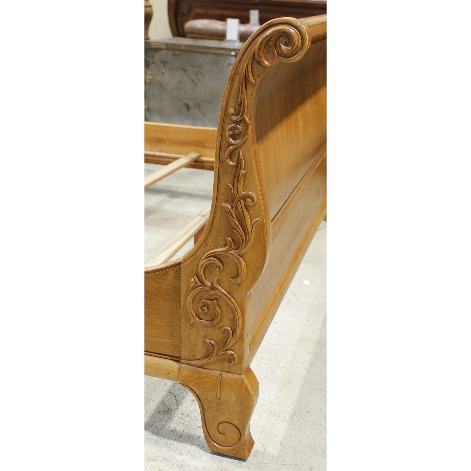 Ethan Allen Queen Sleigh Bed - Maple Finish - Thumbnail 4