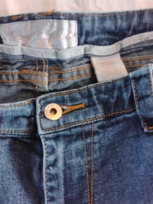 Baby Phat denim Capri shorts, mid-rise with rolled cuffs sizes 20 - Thumbnail 6