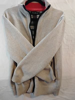 Flece jackt , reversible bomber style with textured beige exterior and plaid int - Thumbnail 9