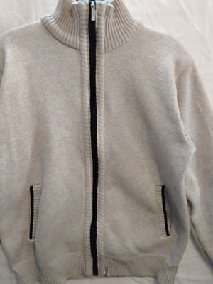 Flece jackt , reversible bomber style with textured beige exterior and plaid int - Thumbnail 7