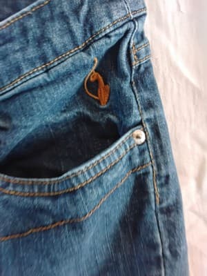 Baby Phat denim Capri shorts, mid-rise with rolled cuffs sizes 20 - Thumbnail 8