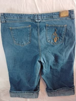 Baby Phat denim Capri shorts, mid-rise with rolled cuffs sizes 20 - Thumbnail 9