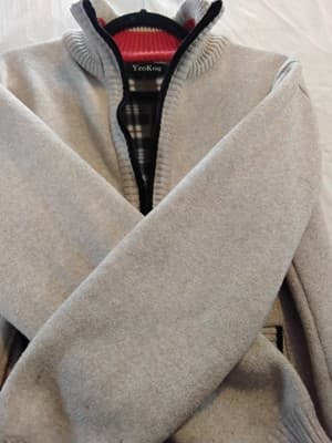 Flece jackt , reversible bomber style with textured beige exterior and plaid int - Thumbnail 12