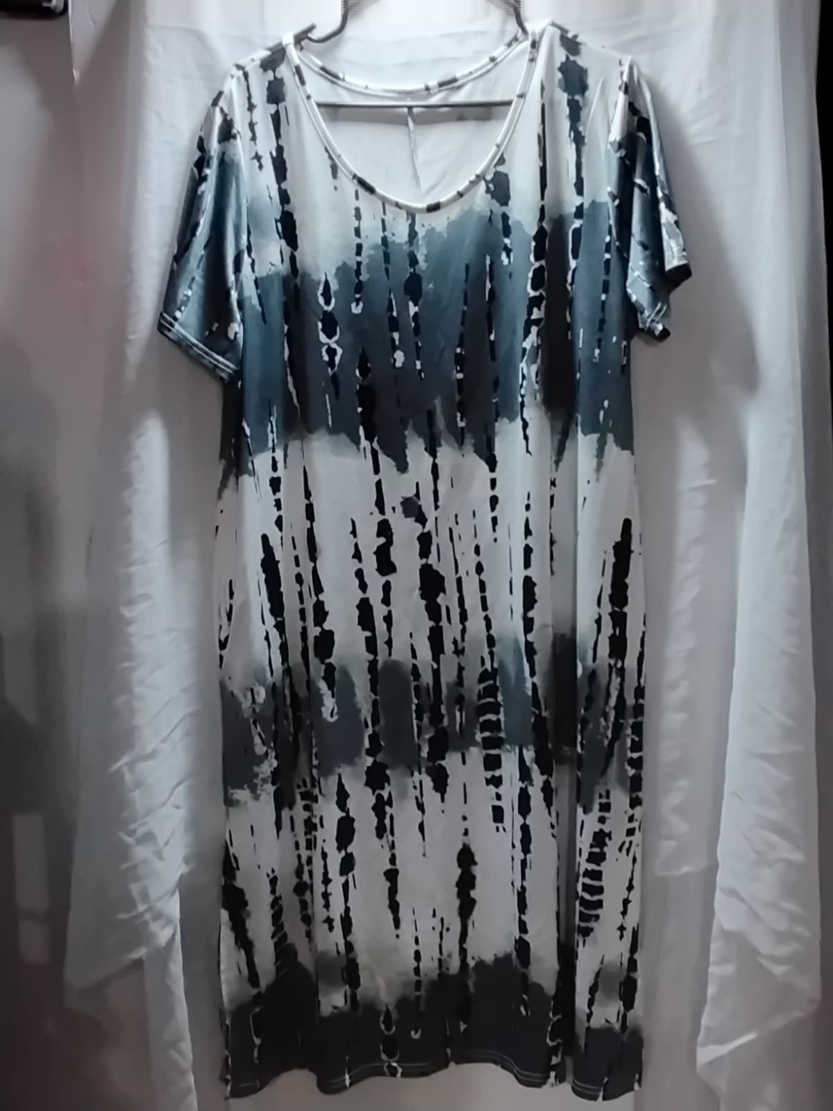 Polyester blend casual dress, tie-dye print short sleeve dress with side slits - Image 1