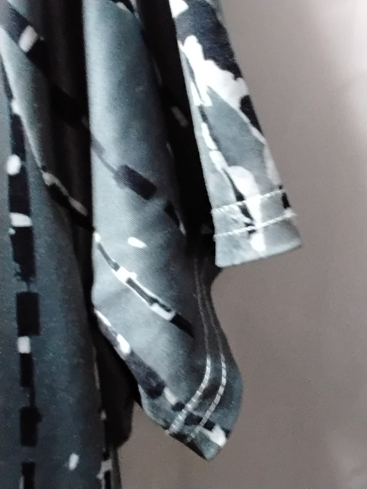 Polyester blend casual dress, tie-dye print short sleeve dress with side slits - Thumbnail 2