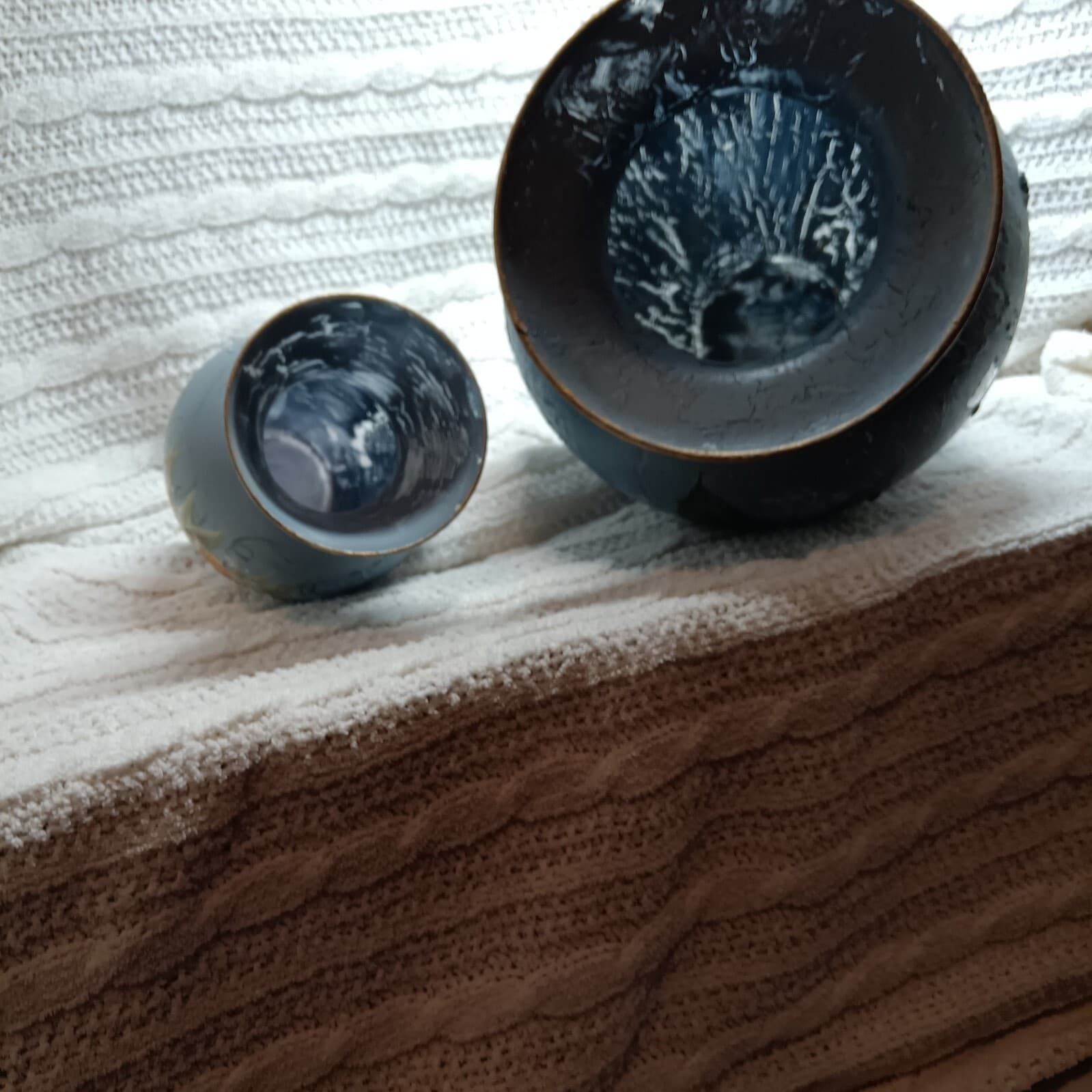 Blue glass vase with hand- painted floral decoration, vintage decorative art - Thumbnail 8