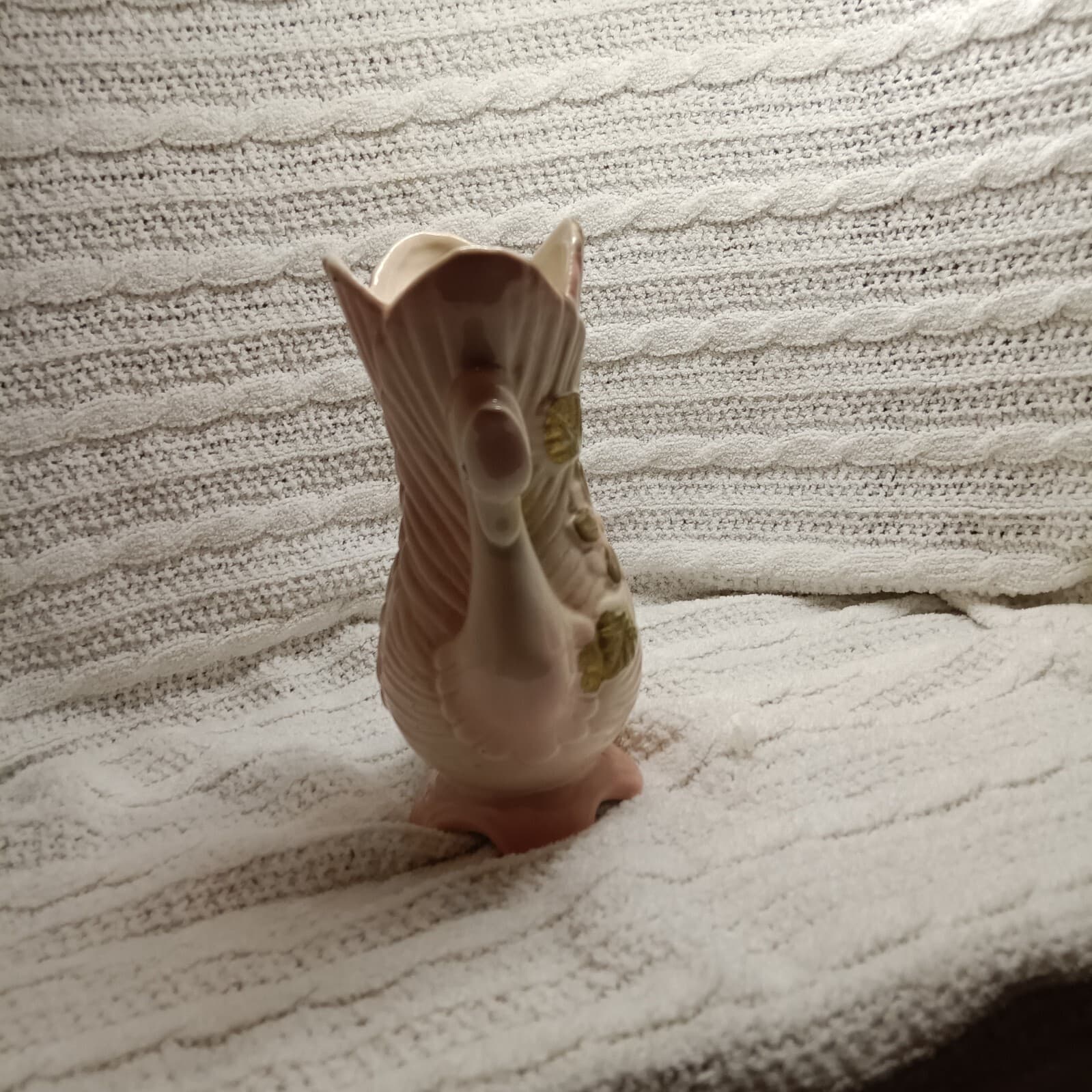 Ceramic vase, Hull Art Pottery Wildflower pattern double- handle vase - Thumbnail 2