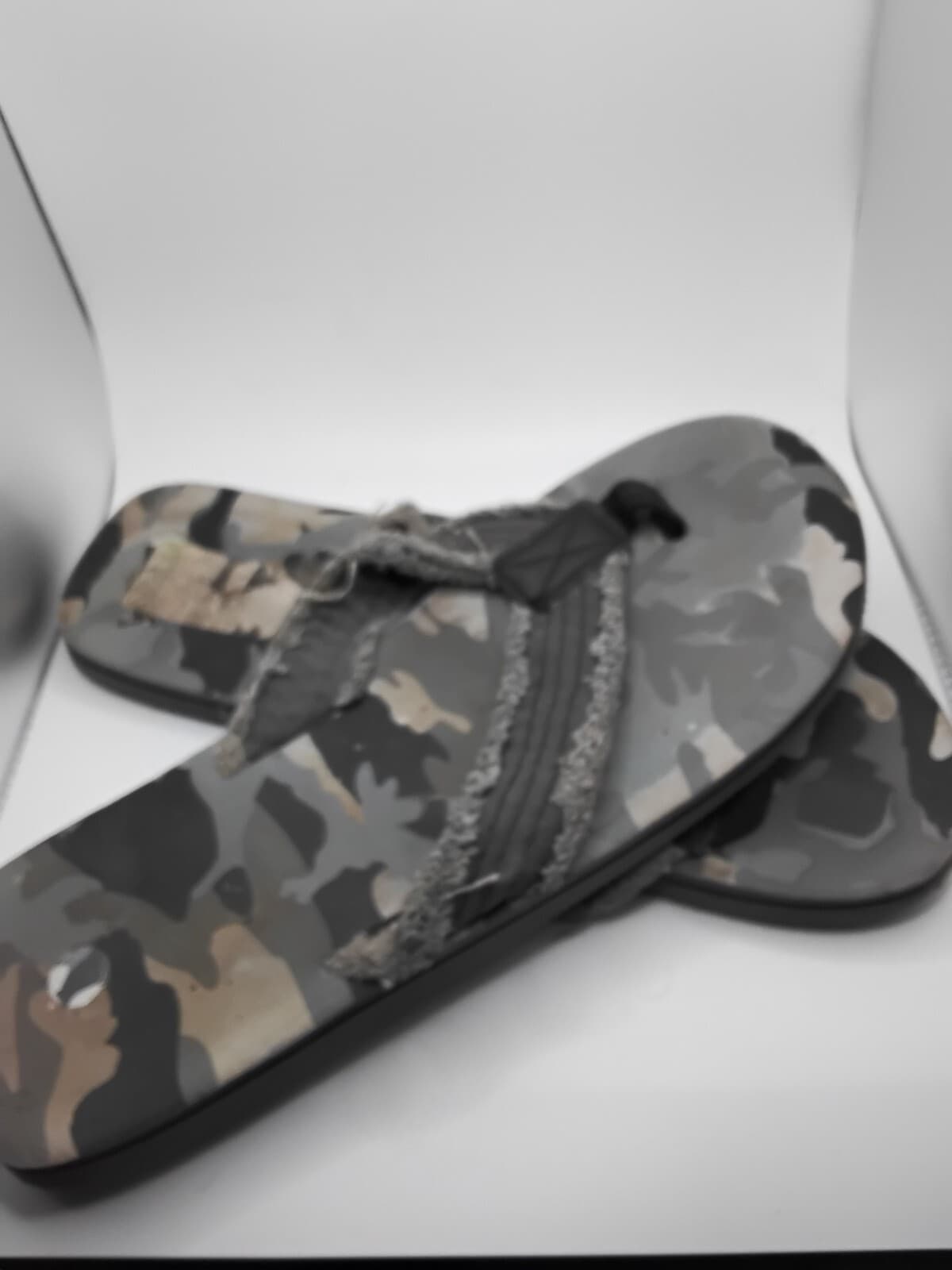 Rubber flip-flop sandals, man camouflage pattern, casual men's footwear - Thumbnail 3