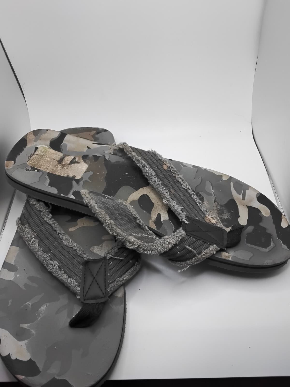 Rubber flip-flop sandals, man camouflage pattern, casual men's footwear - Thumbnail 2