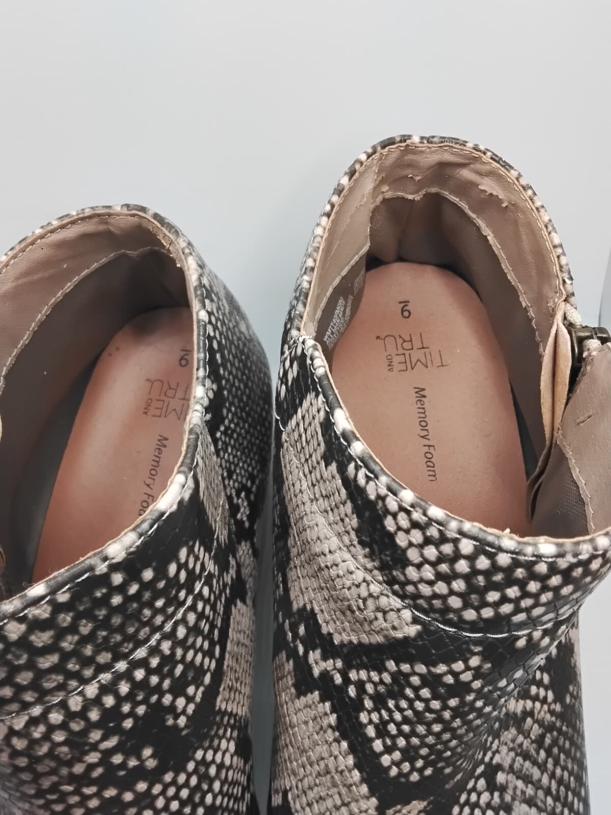 Faux snakeskin ankle boots with side zipper - Thumbnail 2