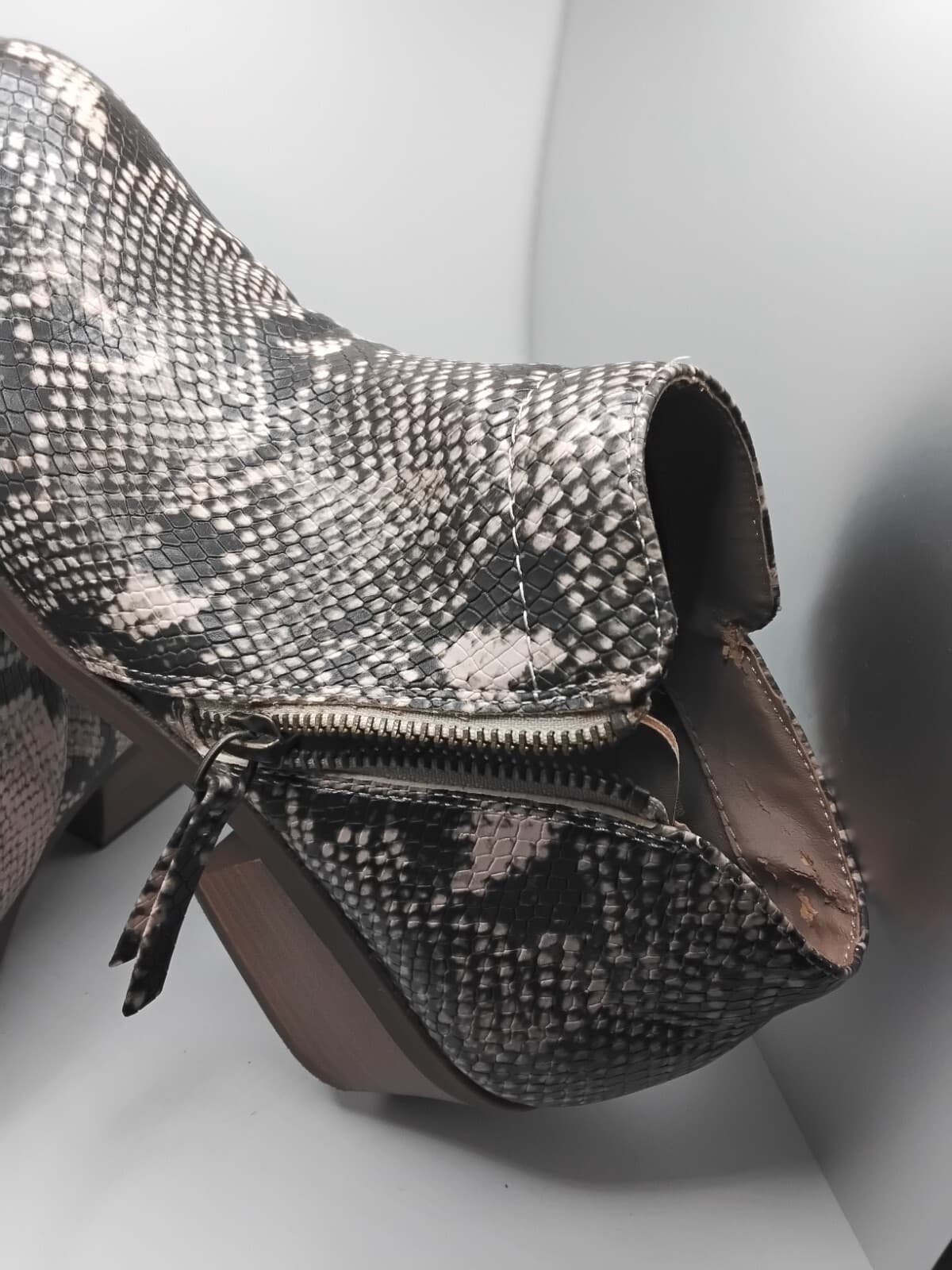 Faux snakeskin ankle boots with side zipper - Thumbnail 5