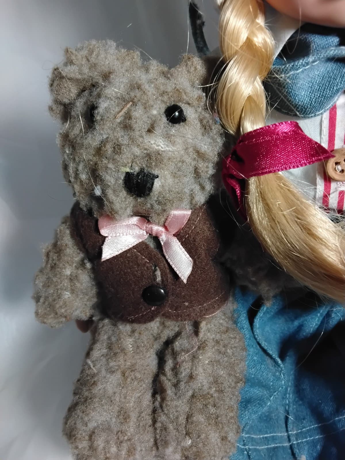 Porcelain collectible doll, Heritage Signature Collection w/ bear - Thumbnail 5