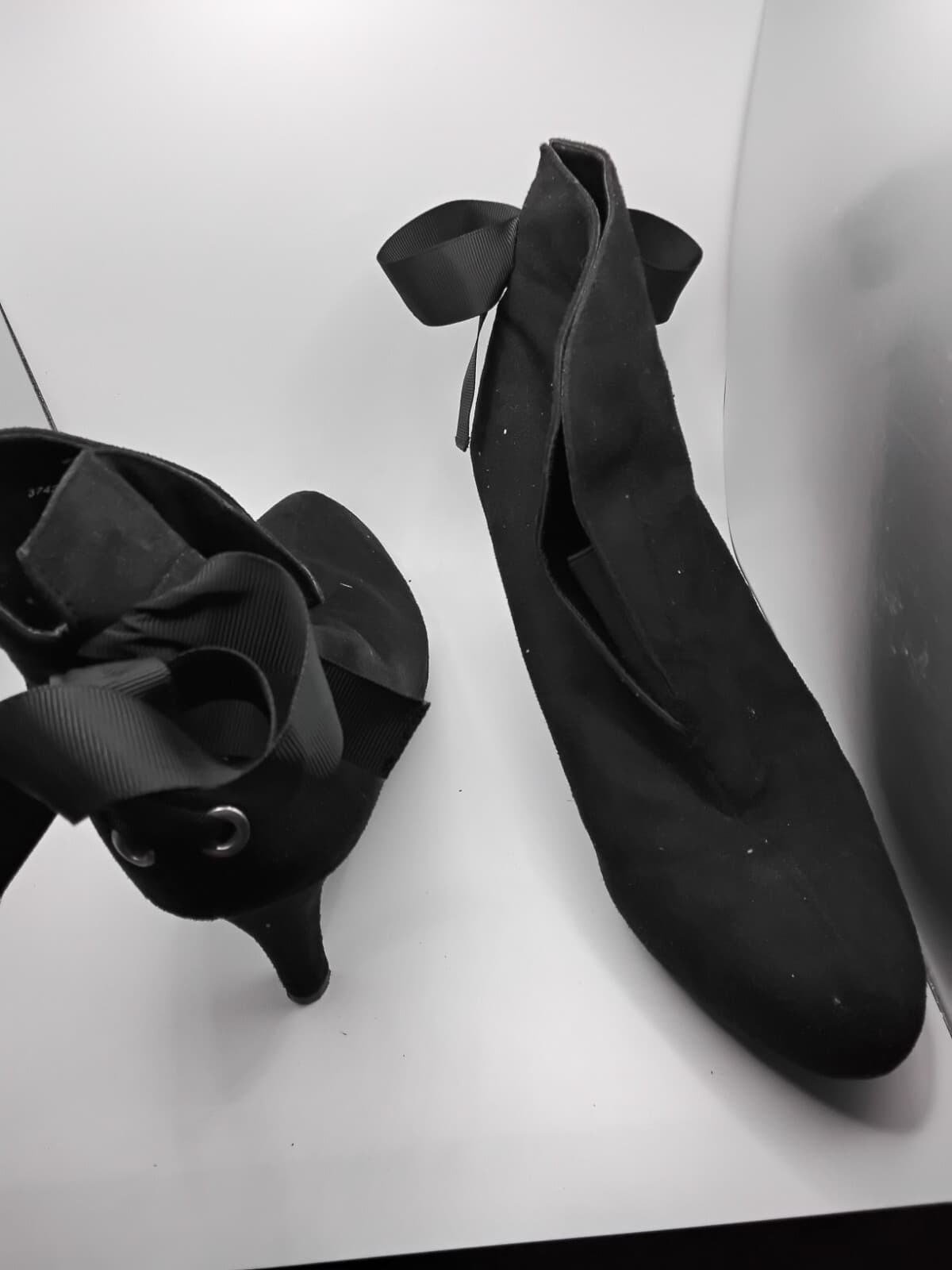 Suee ankle boots with bow detail, black pointed toe booties - Thumbnail 2