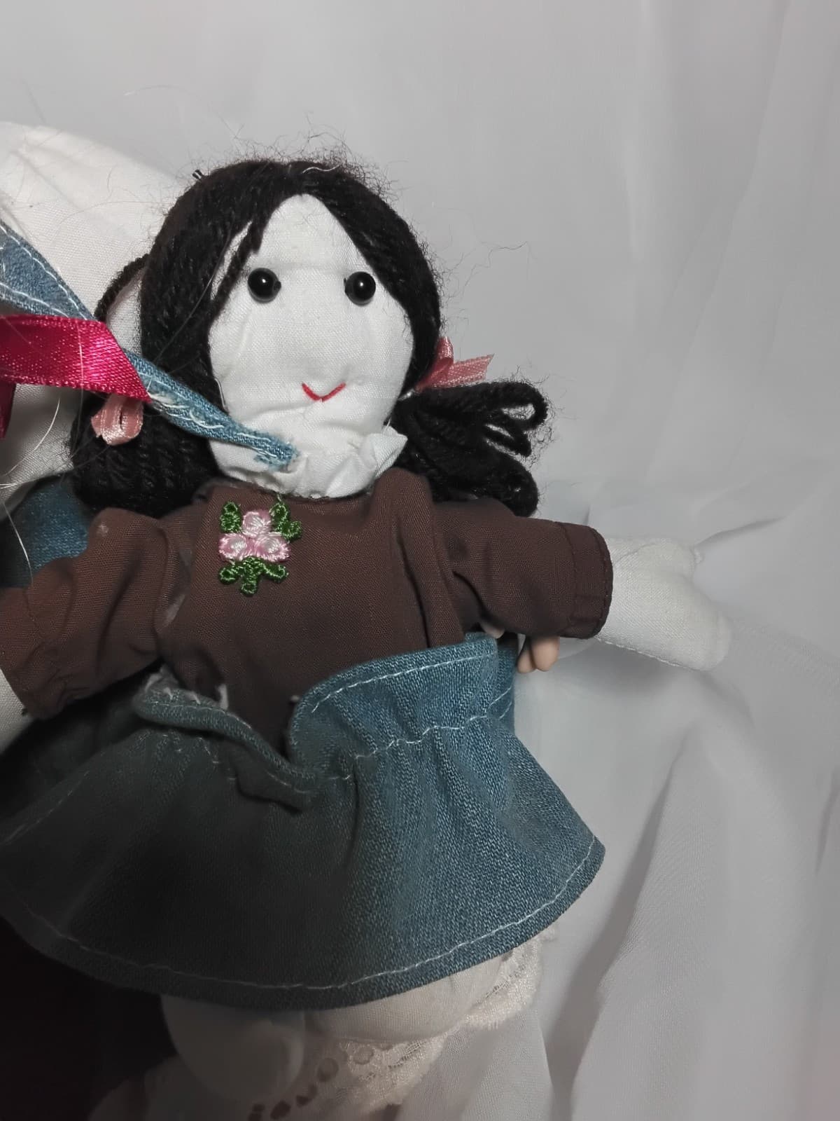 Porcelain collectible doll, Heritage Signature Collection w/ bear - Thumbnail 4