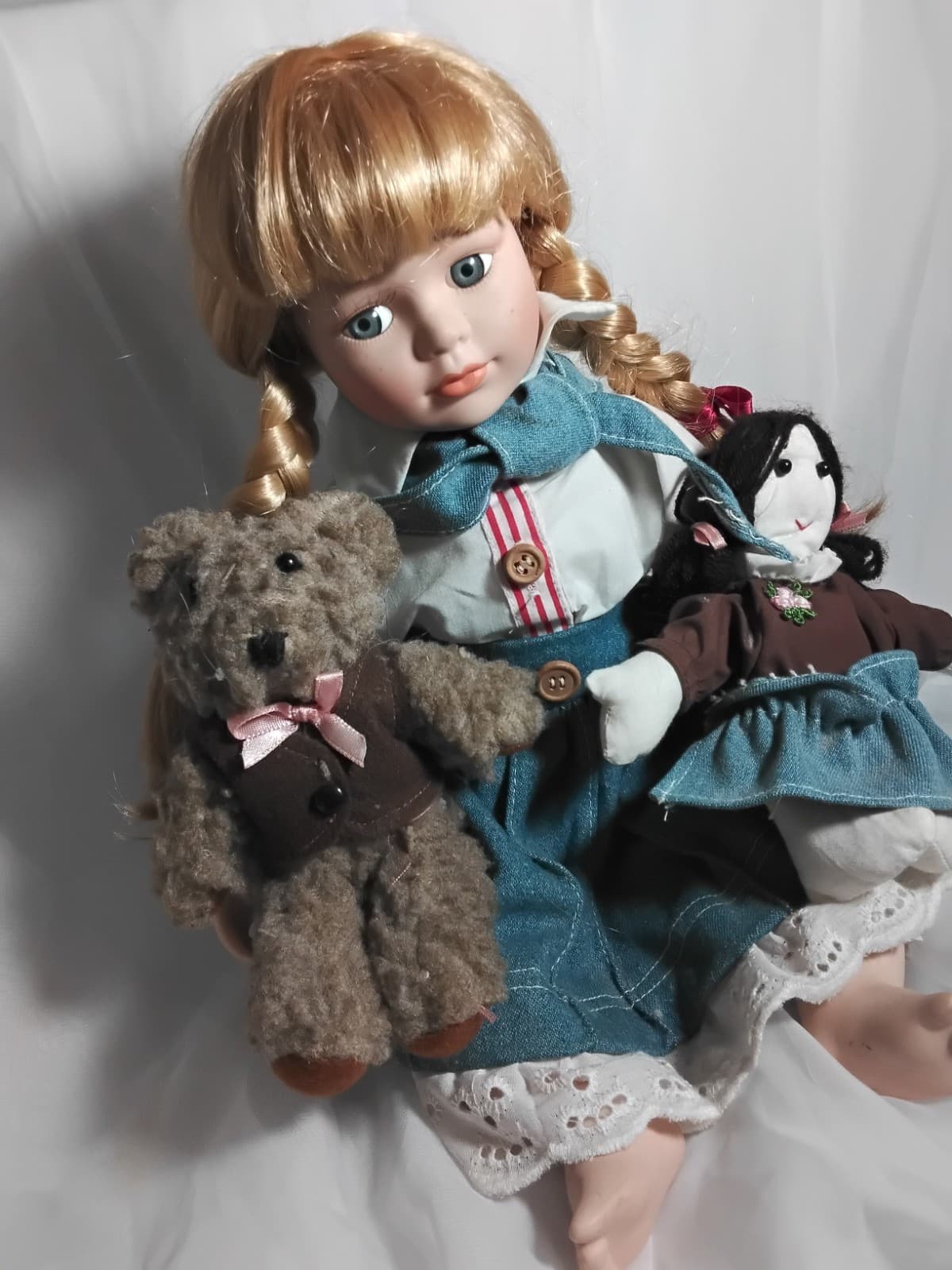 Porcelain collectible doll, Heritage Signature Collection w/ bear - Thumbnail 8