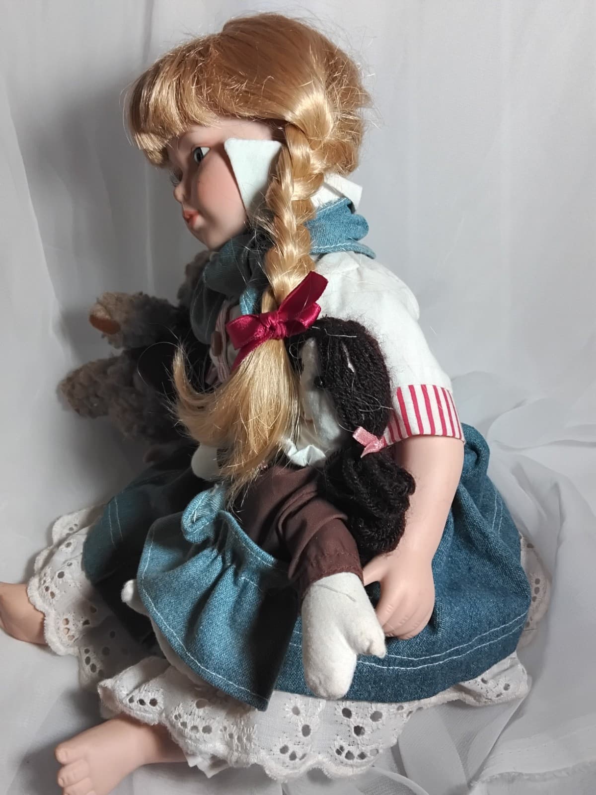 Porcelain collectible doll, Heritage Signature Collection w/ bear - Thumbnail 17