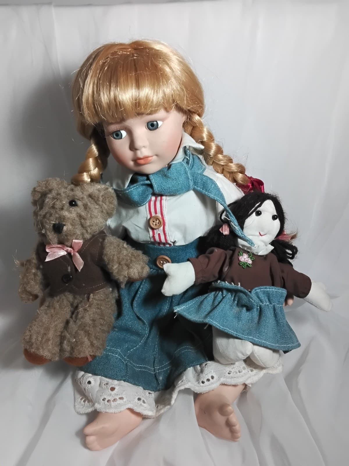 Porcelain collectible doll, Heritage Signature Collection w/ bear - Thumbnail 7