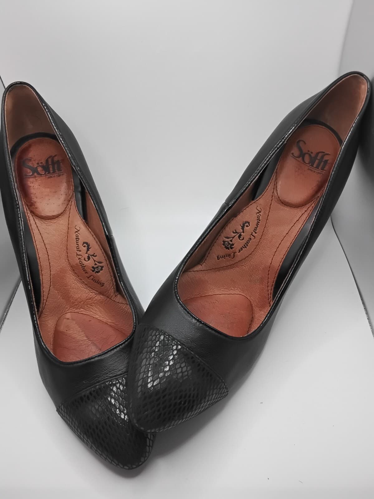 Leather pumps, Soft black pointed toe heels - Thumbnail 2