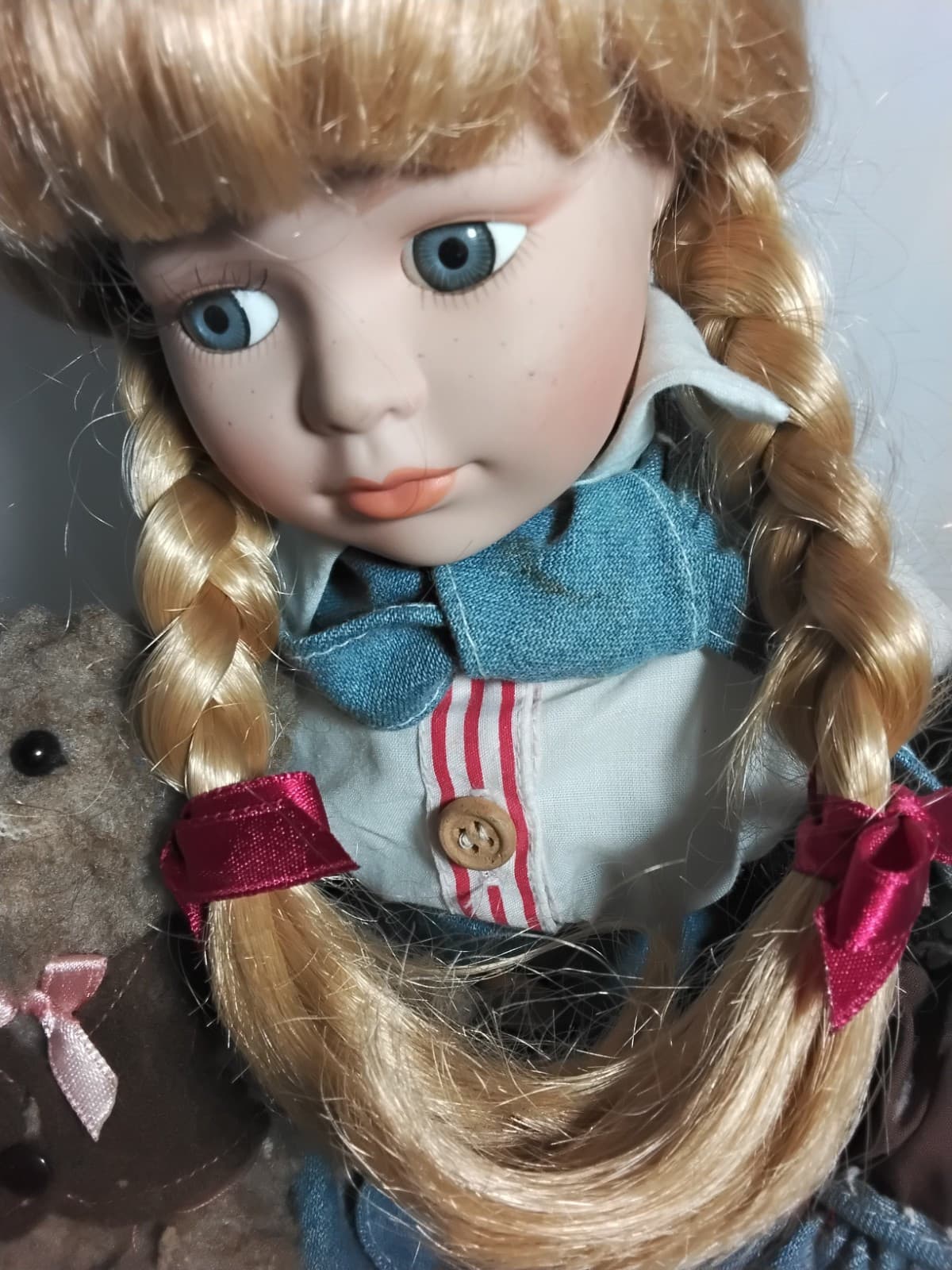 Porcelain collectible doll, Heritage Signature Collection w/ bear - Thumbnail 6