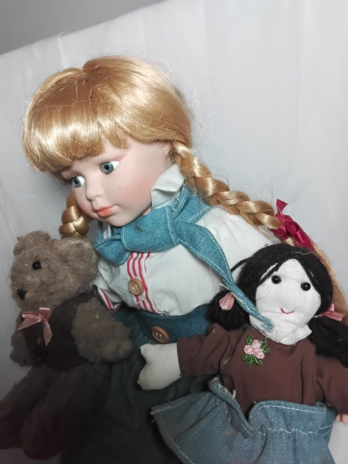 Porcelain collectible doll, Heritage Signature Collection w/ bear - Thumbnail 9