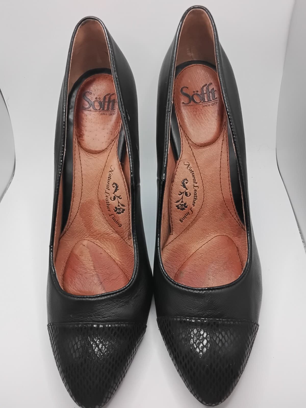 Leather pumps, Soft black pointed toe heels - Image 1