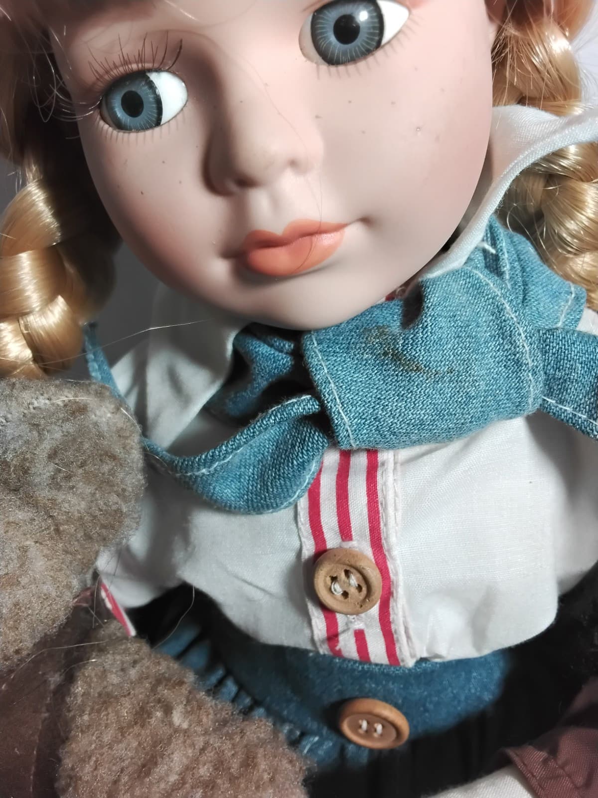 Porcelain collectible doll, Heritage Signature Collection w/ bear - Thumbnail 10