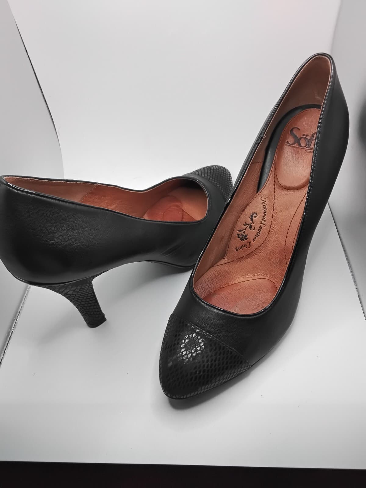 Leather pumps, Soft black pointed toe heels - Thumbnail 3