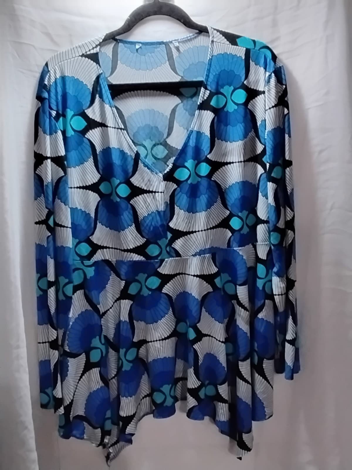 Polyester tunic top, geometric print, long sleeve V-neck 3x - Thumbnail 3