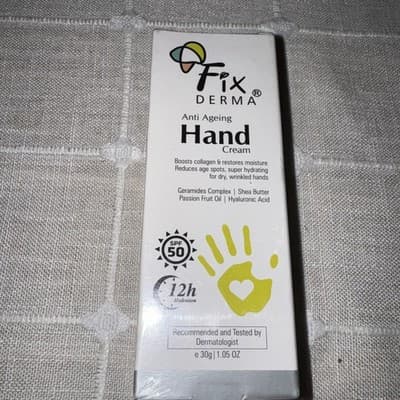 Fixderma Brightening Hand Cream for Women & Men SPF 50 30gm 01/2027