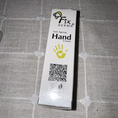 Fixderma Brightening Hand Cream for Women & Men SPF 50 30gm 01/2027 - Thumbnail 2