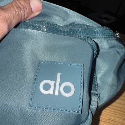 Alo Yoga Explorer Belt Bag Winter Ivy Crossbody Fanny Waist Pack Travel NWT - Thumbnail 2